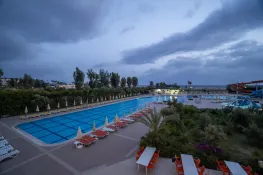 HEDEF BEACH RESORT Pools & Beach