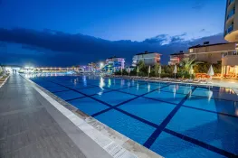 HEDEF BEACH RESORT Pools & Beach
