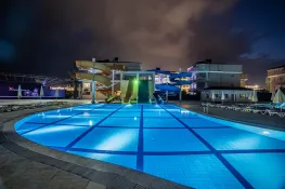 HEDEF BEACH RESORT Pools & Beach
