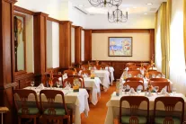 HELENA PARK Restaurants