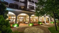 HELENA PARK Restaurants