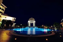 HELENA SANDS Pools & Beach