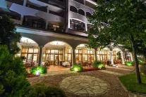 HELENA SANDS Restaurants