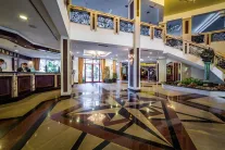HELENA SANDS Lobby