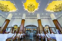 HELENA SANDS Restaurants