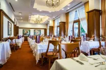 HELENA SANDS Restaurants