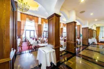HELENA SANDS Restaurants