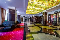 HELENA SANDS Lobby
