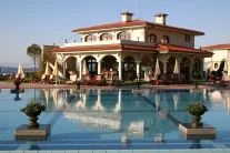 HELENA SANDS Pools & Beach