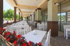 HI HOTELS IMPERIAL RESORT Restaurants