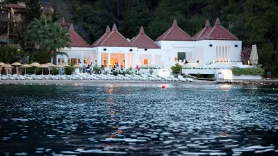 HILLSIDE BEACH CLUB Restaurants