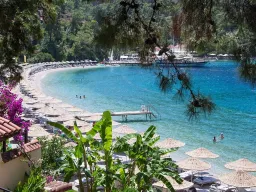 HILLSIDE BEACH CLUB Pools & Beach