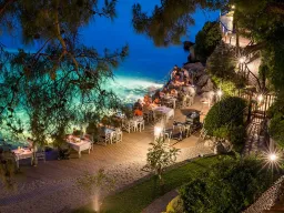 HILLSIDE BEACH CLUB Restaurants