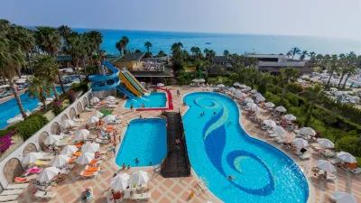 HOLIDAY GARDEN RESORT Pools & Beach