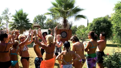 HOLIDAY GARDEN RESORT Activities