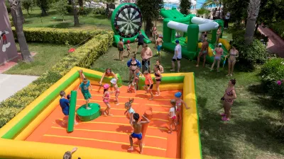 HOLIDAY GARDEN RESORT Activities