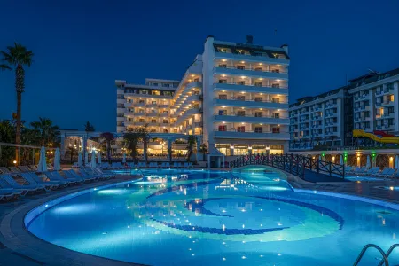 HOLIDAY GARDEN RESORT Pools & Beach