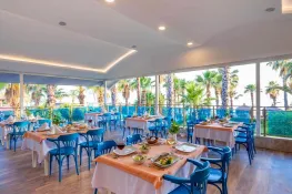 HOLIDAY PARK RESORT Restaurants