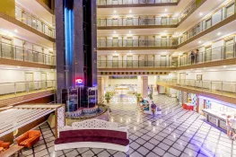 HOLIDAY PARK RESORT Lobby