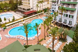 HOLIDAY PARK RESORT General Images