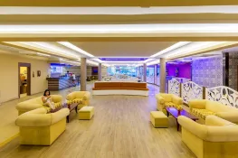 HOLIDAY PARK RESORT Lobby