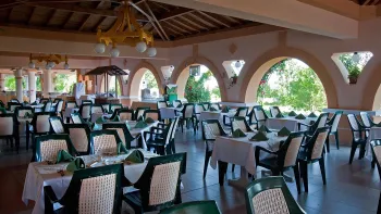 HOLIDAY VILLAGE DUNI Restaurants