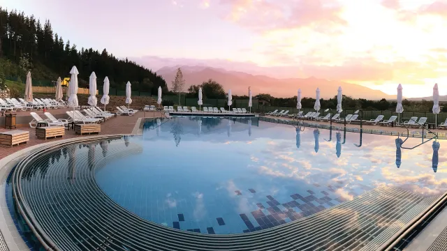 HOT SPRINGS MEDICAL - SPA HOTEL Pools & Beach