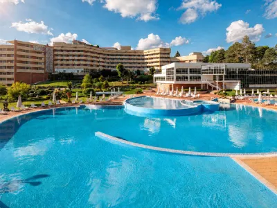 HOTEL HISSAR SPA COMPLEX Pools & Beach