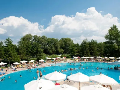 HOTEL HISSAR SPA COMPLEX Pools & Beach