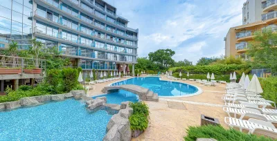 HOTEL KAMENEC KITEN Pools & Beach