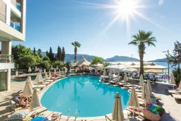 HOTEL SUNRISE Pools & Beach
