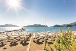 HOTEL SUNRISE Pools & Beach