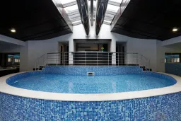 HOTEL TRINITY RESIDENCE Pools & Beach