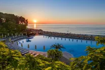 HVD RIVIERA BEACH HOTEL Pools & Beach