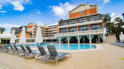 INSULA RESORT - SPA Pools & Beach