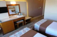 IRIS HOTEL AND SPA Rooms