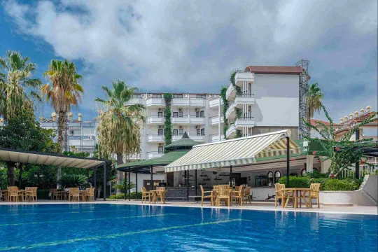 ISLA PANORAMA Pools & Beach