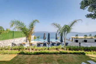 ISOLINA HOTEL Pools & Beach