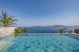 ISOLINA HOTEL Pools & Beach