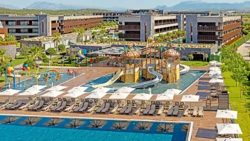 JACARANDA LUXURY RESORT Pools & Beach