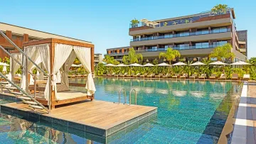 JACARANDA LUXURY RESORT Pools & Beach