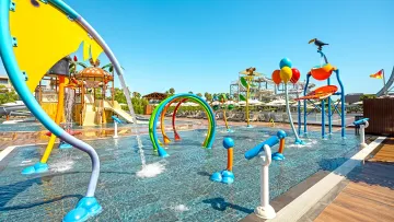 JACARANDA LUXURY RESORT Pools & Beach
