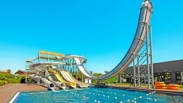 JACARANDA LUXURY RESORT Pools & Beach