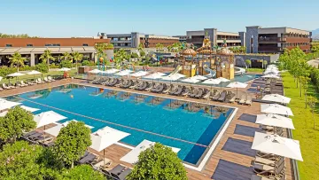 JACARANDA LUXURY RESORT Pools & Beach