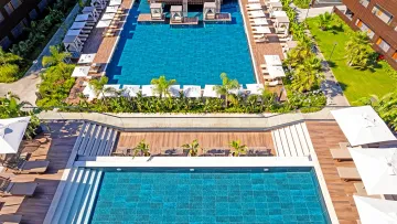 JACARANDA LUXURY RESORT Pools & Beach