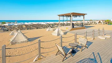 JACARANDA LUXURY RESORT Pools & Beach