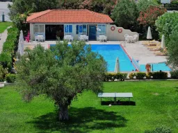 JULIA HOTEL Pools & Beach