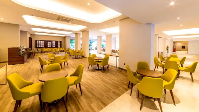 JULIAN CLUB HOTEL Lobby