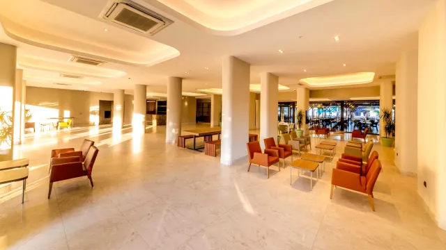 JULIAN CLUB HOTEL Lobby