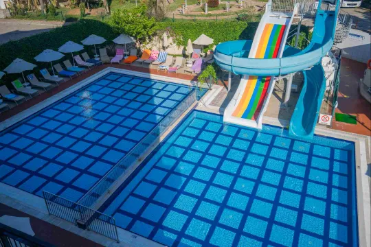 JULIAN CLUB HOTEL Pools & Beach